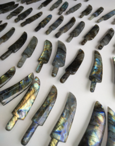 Couteau pliant de poche en pierre naturelle, couteaux pliants, perle de sculpture, labradorite naturelle, pierre précieuse en cristal, chasse en plein air - Product Image 2