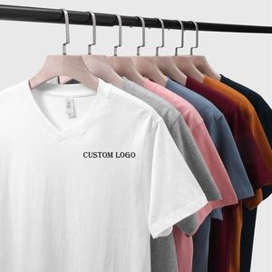 Camiseta de Algodón Transpirable con Cuello en V Personalizada para Hombre, Corte Moderno Informal, Estilo Urbano Tendencia 2025 - Product Image 5