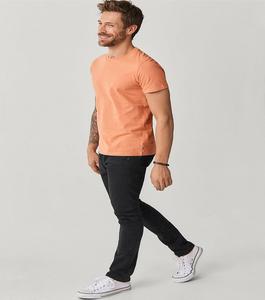 เสื้อยืดแขนสั้นผ้าฝ้าย100% สำหรับผู้ชายดีไซน์ใหม่น้ำหนักเบา200g คอตตอนทรงสลิมฟิตสีพื้นไซส์ใหญ่พิเศษระบายอากาศได้ดี - Product Image 3