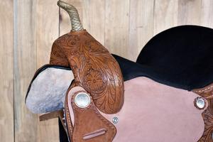 Ensemble de selle anglaise en cuir véritable de qualité supérieure durable de 14 à 18 pouces, différentes couleurs pour baril de course Western Horse Tack - Product Image 4