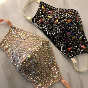 Masque de visage féminin brodé à la main beaux accessoires de visage tissu respirant coupe confortable et design élégant unique pour les femmes - Product Image 1