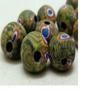 Cuentas de Vidrio Africanas en Rayas Curvas Blancas y Negras para Tiendas de Cuentas - Product Image 1