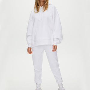 Ensemble de survêtement décontracté deux pièces pour femme, avec sweat à capuche oversize, idéal pour le sport et la détente - Product Image 1