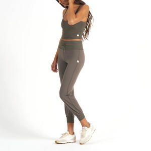 Joggers que absorben el sudor de alta calidad para mujer, ropa deportiva transpirable para entrenamientos de invierno con decoración de encaje, venta al por mayor - Product Image 2