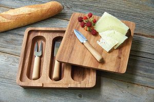 Planche à fromage et ensemble de couteaux en bois d'acacia avec planche à découper rectangulaire, compatible lave-vaisselle, écologique - Product Image 5