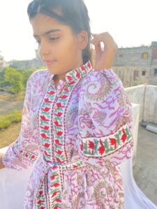 Meilleure vente Robe indienne en coton imprimé bloc à la main faite à la main Robe circulaire patineuse Robe courte d'été et de printemps de couleur personnalisée - Product Image 4