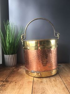 Seau à charbon en métal couleur cuivre avec design martelé Parfait pour les accessoires de jardin élégants et les foyers à bois - Product Image 6