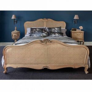 Ensemble de meubles de chambre à coucher en rotin français, design élégant, avec joli design acajou sculpté à la main - Product Image 1