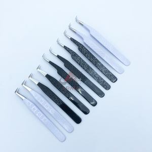 แหนบต่อขนตา90องศาสีดำเงางามแบบแยกขนตางแหลมทำจากสเตนเลสอย่างยั่งยืนทดสอบด้วยมือฉลากส่วนตัว - Product Image 5