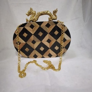 กระเป๋าคลัทช์เรซินสุดหรูปักลายด้วยไข่มุก zardozi สี่เหลี่ยมสำหรับเจ้าสาวของขวัญสำหรับงานแต่งงานสุดหรูของเธอกระเป๋าคลัทช์ nikkah - Product Image 5