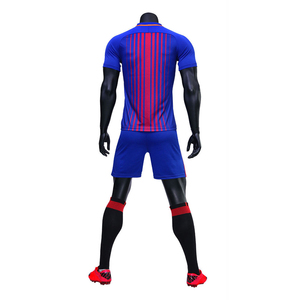 Tenues de football entièrement personnalisées en stock, quantité en gros. - Product Image 3