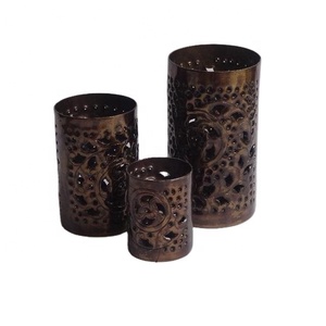 Votive en aluminium finition laiton antique pour la décoration de la maison motifs coupés à la main de forme cylindrique pour la décoration de Noël - Product Image 1