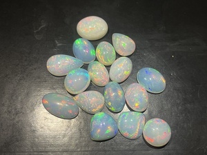 Opale d'Éthiopie blanche non traitée, cabochon certifié IGI, formes variées, 90,20 carats, matériau naturel de haute qualité pour bijoux - Product Image 4