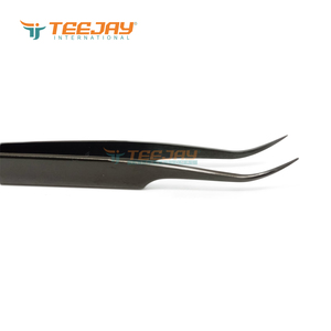 Pince à épiler pour cils TEEJAY Plasma Black J Courbée pour Volume et Isolation, avec pointe ultra-fine en acier inoxydable et prise en main parfaite - Product Image 3
