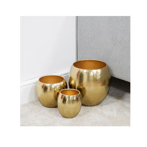 Jardinière ronde en or martelé de luxe pour l'intérieur et l'extérieur en vente flash Pot de fleurs - Product Image 1