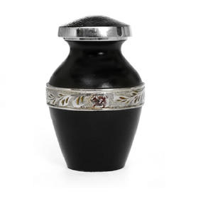 Urnes funéraires en marbre marron de fabrication indienne Urnes funéraires en laiton en gros avec bande de couleur noire Prix bas - Product Image 5