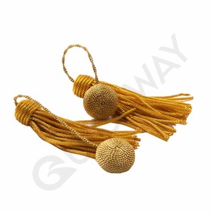 Doctoral Tam Gold Bullion Tassel pour accessoire de graduation de vêtements en vente au Pakistan - Product Image 1