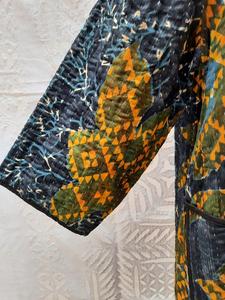 เสื้อแจ็คเก็ตคันธาวินเทจคุณภาพสูง พร้อมลายปักมือ ดีไซน์ติดกระดุมและมีกระเป๋า เสื้อโค้ทยาวสำหรับผู้หญิง - Product Image 5