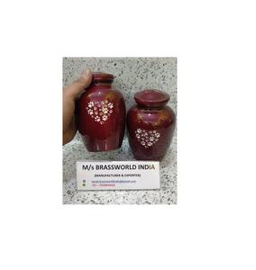 Urne funéraire en forme de cœur pour animaux de compagnie avec fournitures funéraires peintes à la main - Product Image 1