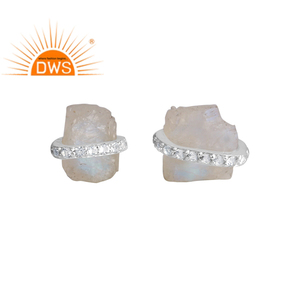 Boucles d'oreilles clous pour femmes en pierre de lune arc-en-ciel brute et topaze blanche, fournisseur de boucles d'oreilles clous en argent sterling 925 de haute qualité - Product Image 1