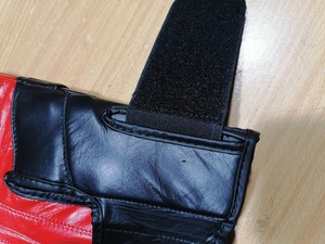 Gants MMA à boucle et crochet en cuir de vachette pour hommes Gants de boxe personnalisables pour les arts martiaux - Product Image 4