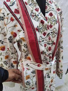 Peignoir Kimono en Tissu Imprimé Personnalisé avec Ceinture à Nouer, Design Réversible, Robe de Bain et Vêtement de Nuit Confortable – Vente en Gros - Product Image 5