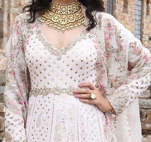 Anarkali de longueur de plancher élégante de qualité supérieure avec Chikankari Allover complexe et Patti lourd Gota parfait pour les vêtements de fête et les vêtements ethniques - Product Image 2