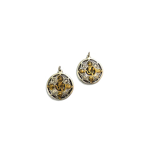 Pendentifs tibétains en laiton, 7 pièces, symboles bouddhistes Om - Product Image 1