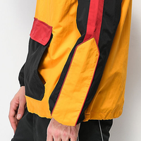Veste coupe-vent pour homme à coupe classique avec blocs de couleur, poche kangourou et poche zippée sur le devant