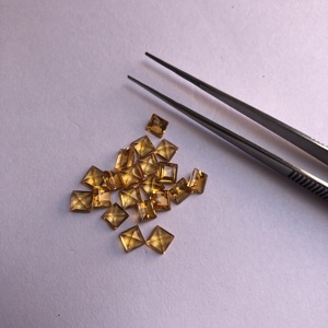 Gemas de corte cuadrado de citrino Natural, piedras preciosas sueltas de 4mm para fabricación de joyas, collares, pulseras y colgantes DIY - Product Image 1