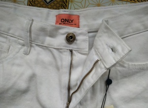 Lots de vêtements de marque en surplus : Shorts en jean pour femmes, Hot Pants, avec fermeture éclair et multiples poches – Stock du Bangladesh - Product Image 4