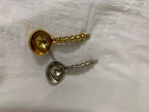 Cuillère en métal doré de la plus grande qualité Cuillère décorative au design attrayant pour les accessoires d'ustensiles de cuisine à la maison au prix le plus bas d'Inde - Product Image 2
