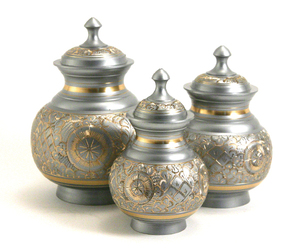 Suministros funerarios de cobre antiguo y oro, urna de cremación martillada, Brassworld, India - Product Image 4