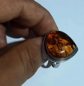 Anillo de piedras de ojo de tigre en forma de pera de aspecto moderno 15 mm de tamaño 925 anillo de ajuste de bisel de plata para venta de verano