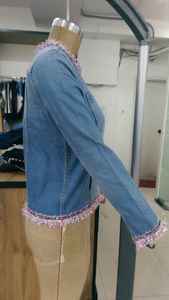 OEM personalizado de alta calidad de lujo de las mujeres Denim Bomber chaqueta azul claro de encaje decoración cuello menos de talla grande de algodón acabado - Product Image 2