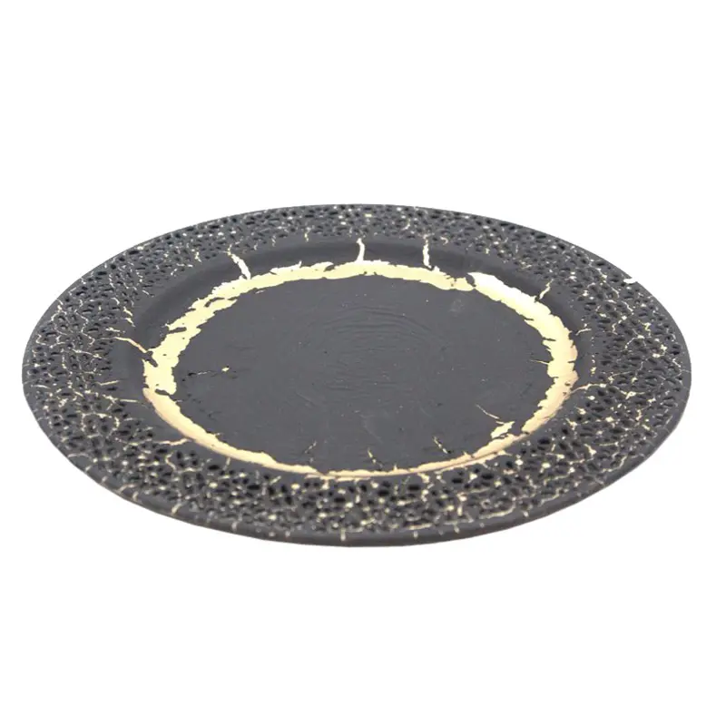 Plato de servicio de hierro Plato de servicio redondo de textura negra y dorada con grabado de borde para Cocina