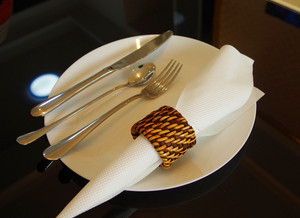 Juego de servilleteros de ratán de lujo para bodas y fiestas, accesorios de mesa contemporáneos hechos a mano ecológicos - Product Image 5