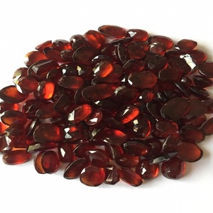 Piedra preciosa de granate natural de color rojo con certificado IGI - Product Image 1