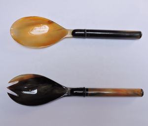 Outils de cuisine essoreur manuel pour salade de fruits et légumes, ensemble de cuillères et fourchettes artisanales en corne naturelle pour serveur de salade - Product Image 2