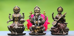 Statuette en résine miniature de la déesse Ganesha, Laxmi, Saraswati, Maa, Art déco, artisanat fait main, décoration d'intérieur, artisanat Nirmala, Rajasthan - Product Image 3