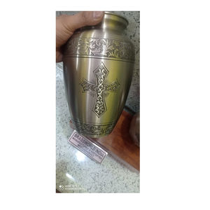 Suministros funerarios de latón de alta calidad con grabado de cruz, suministros funerarios - Product Image 1