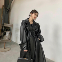 Veste en cuir véritable matelassée de qualité supérieure pour femmes avec fonction respirante et décoration brodée