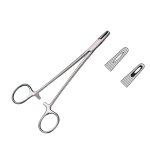 Portaagujas Adson de Acero Inoxidable de Calidad Premium, 18.0 cm, Uso Quirúrgico Manual, por Volgocare International - Product Image 1