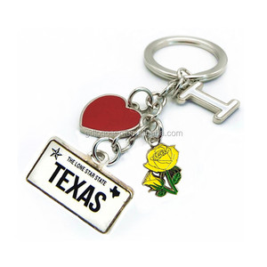 Portachiavi in Metallo Smaltato a Forma di Rosa Gialla con Scritta 'I LOVE Texas', Souvenir con Targa del Texas - Product Image 1