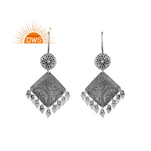 ต่างหูดีไซน์ลายดอกไม้สไตล์วินเทจ ต่างหูเงินแท้ชุบออกซิไดซ์แบบโบราณ ผู้ผลิตเครื่องประดับ คอลเลคชั่นคลาสสิก - Product Image 1