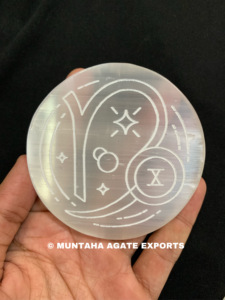 จาน SELENITE กลมเคลือบเงาและแกะสลักสวยงาม,จาน SELENITE แกะสลักลายจักรราศีราศีพฤษภขายส่ง - Product Image 5