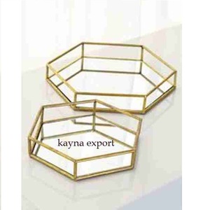 Plateau en métal décoratif avec un design en feuille d'or fantaisie et une finition polie pour les hôtels - Product Image 3