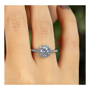 Azuris Elegante Anillo de Compromiso y Boda de Plata de Ley 925 con Gran Zirconia Cúbica, Bañado en Rodio, con Engaste de Barra, Moderno y Antialérgico - Product Image 1