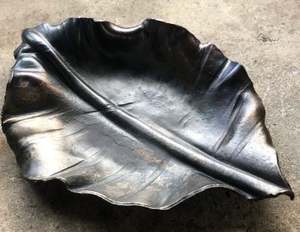 Plat de service en forme de feuille en acier inoxydable noir avec un design luxueux parfait pour le plateau décoratif et la vaisselle - Product Image 2