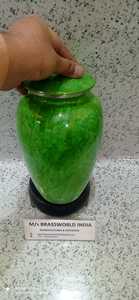 Urna de cremación de aluminio verde claro Brassworld Suministros funerarios de la India - Product Image 4